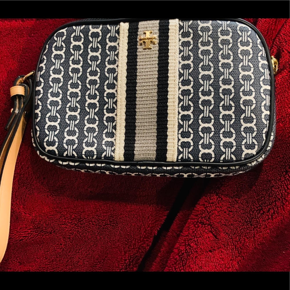 Authentic Tory Burch Gemini Link Wristlet